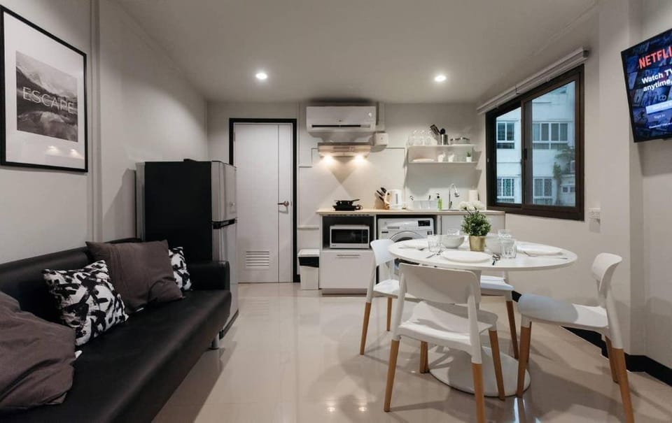 S3 Silom central, large room, full kitchen, WIFI, Apartment in Bangkok