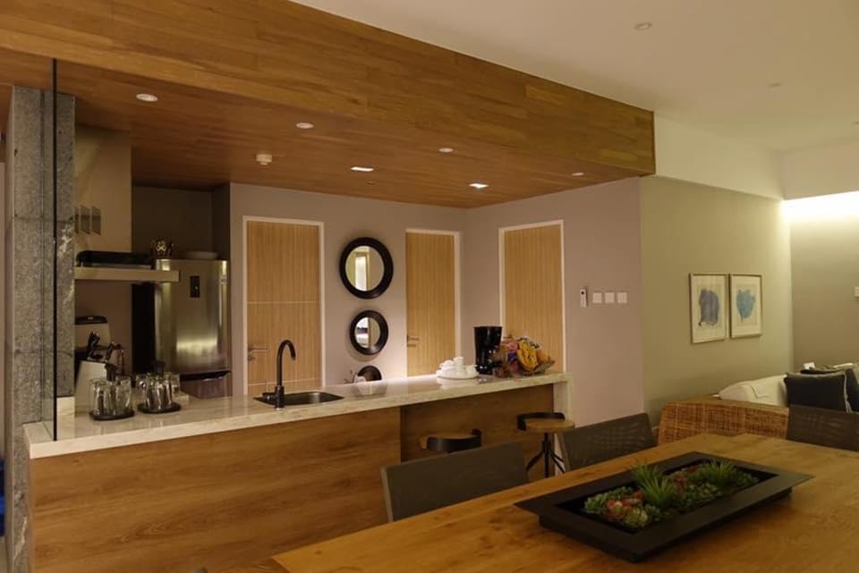 Pico de Loro 3 bedroom unit with Lagoon View Apartment in Nasugbu