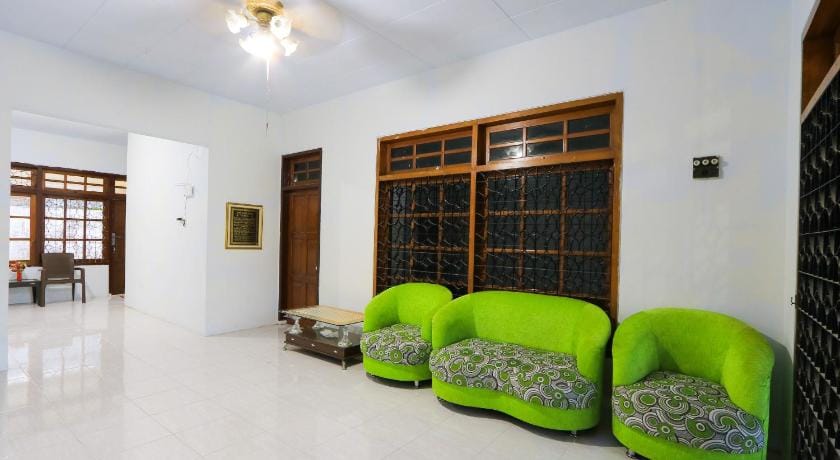 OYO Life 2724 Wisma Wijaya Hotel in East Java
