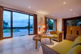 Entire 5 BR Private Pool Villa #K106 Villa in Blahbatuh