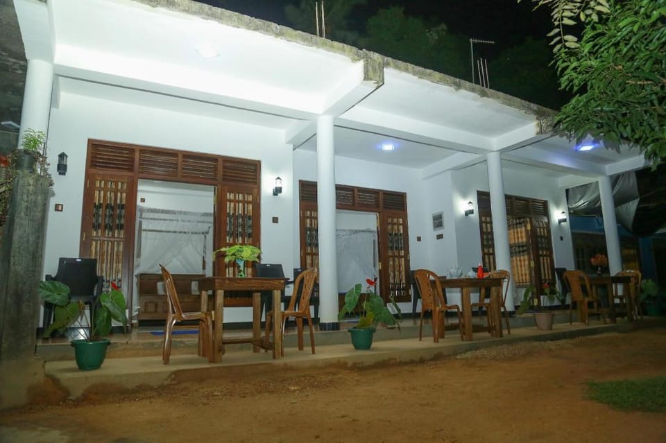 Vale Casa Family Guest House Apartment in Mirissa