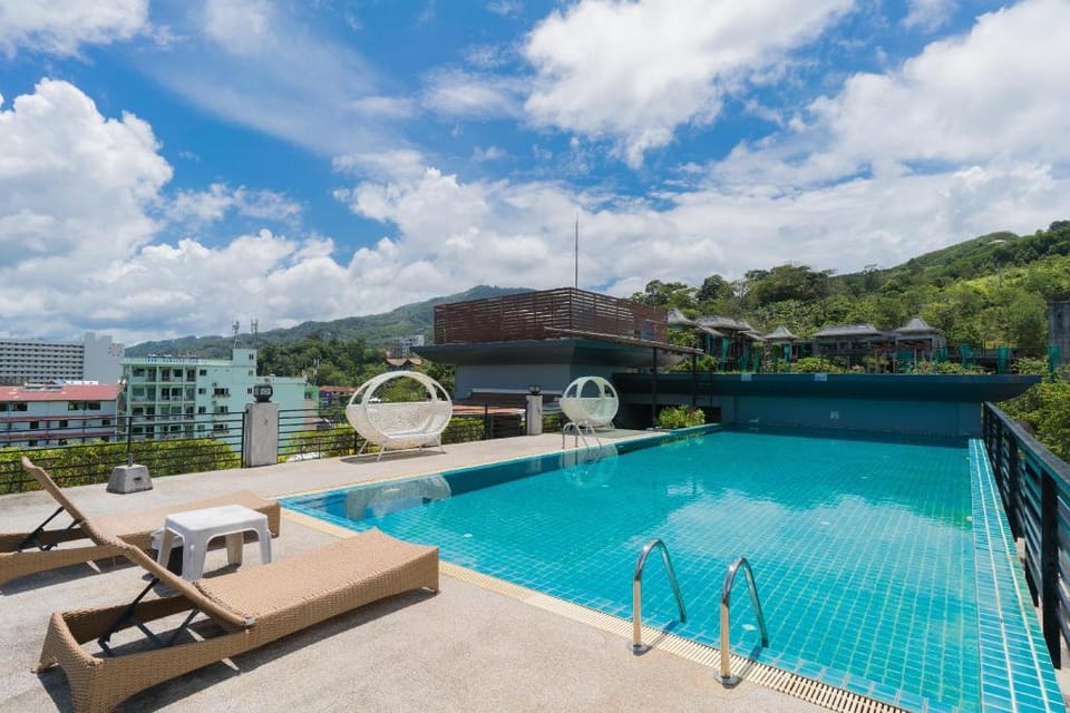 SWEET STUDIO DELUXE, good location, ROOFTOP pool Apartment in Patong