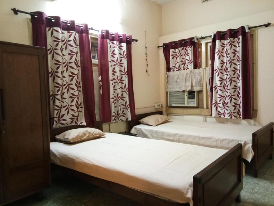 Green house by Travelbud Apartment in Kolkata