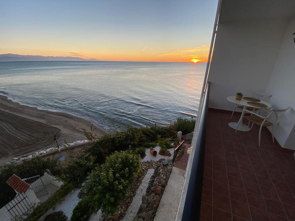 Sunrise Seaview Premium Studio Apartment in Torremolinos
