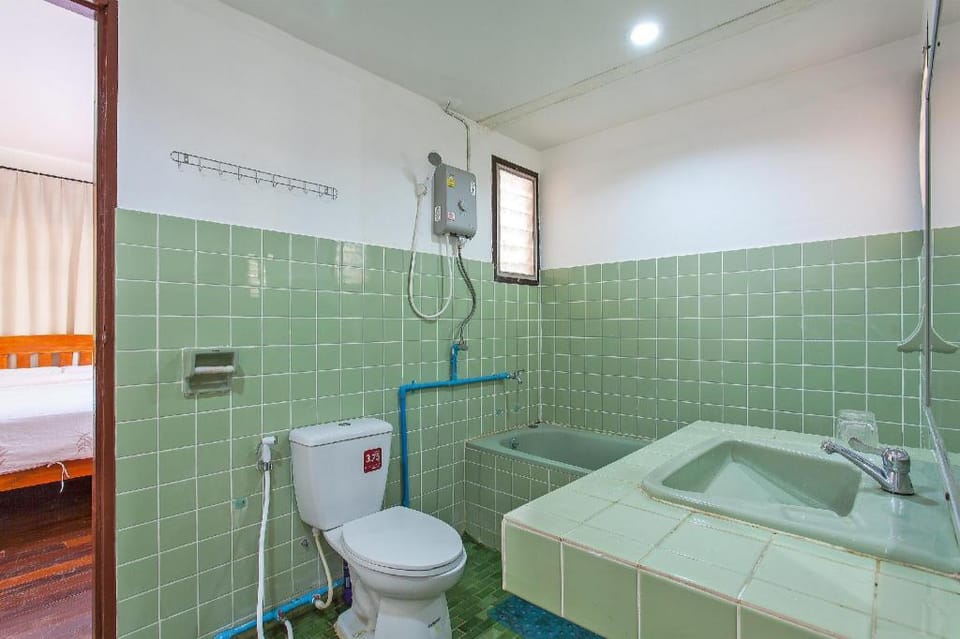The Brown Timber Villa 4BR Sleeps10 w/Pool in City Villa in Chiang Mai