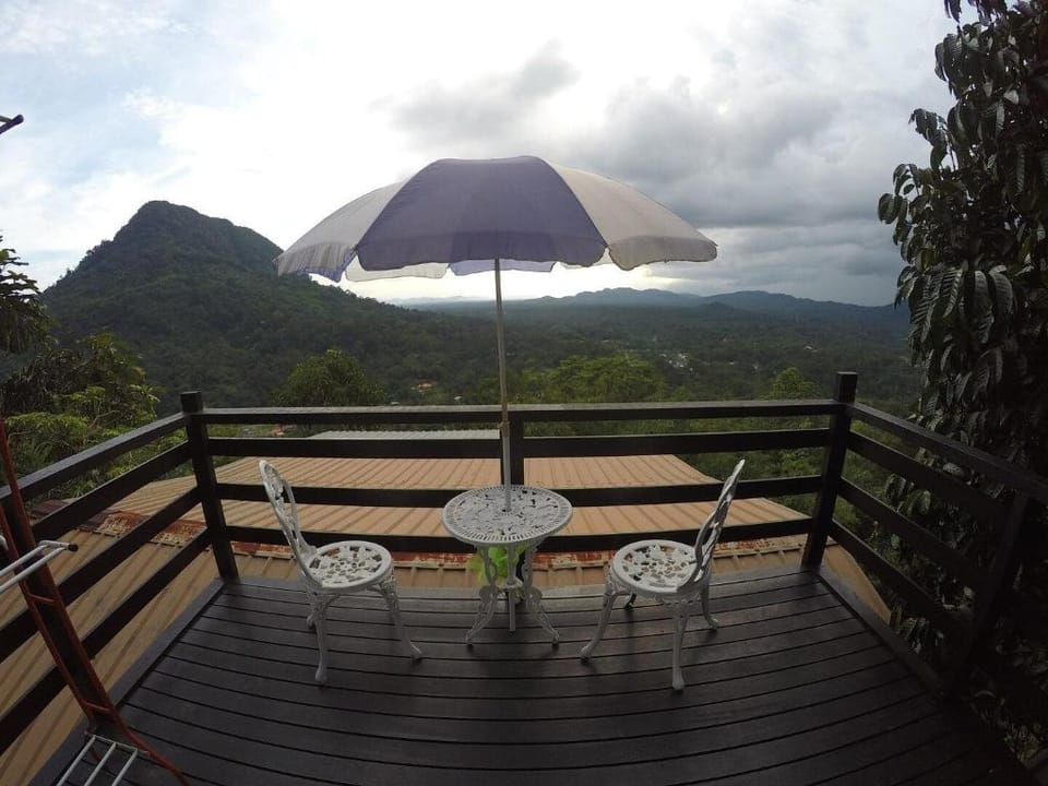 Mendung Escape Top House Vacation rental in Kuching
