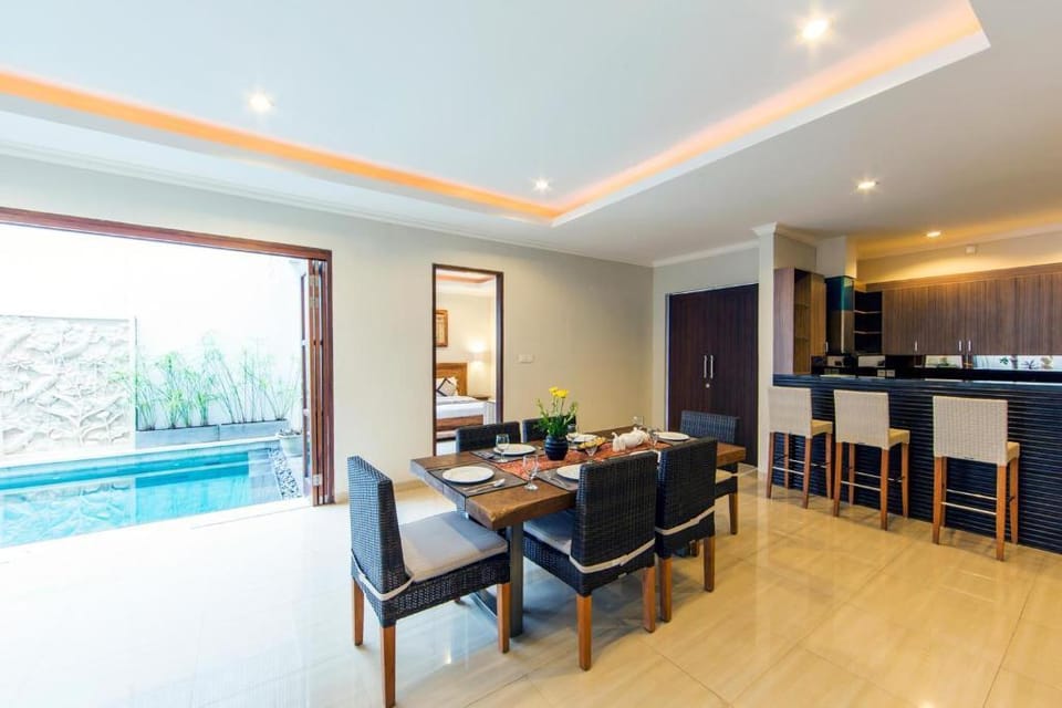 Cozy 3 BR Private Pool Villa Seminyak REV33 Villa in North Kuta