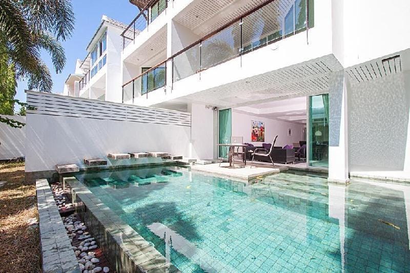 Ten bedrooms for 28 guests. 7 Kms to Patong beach Vacation rental in Kathu