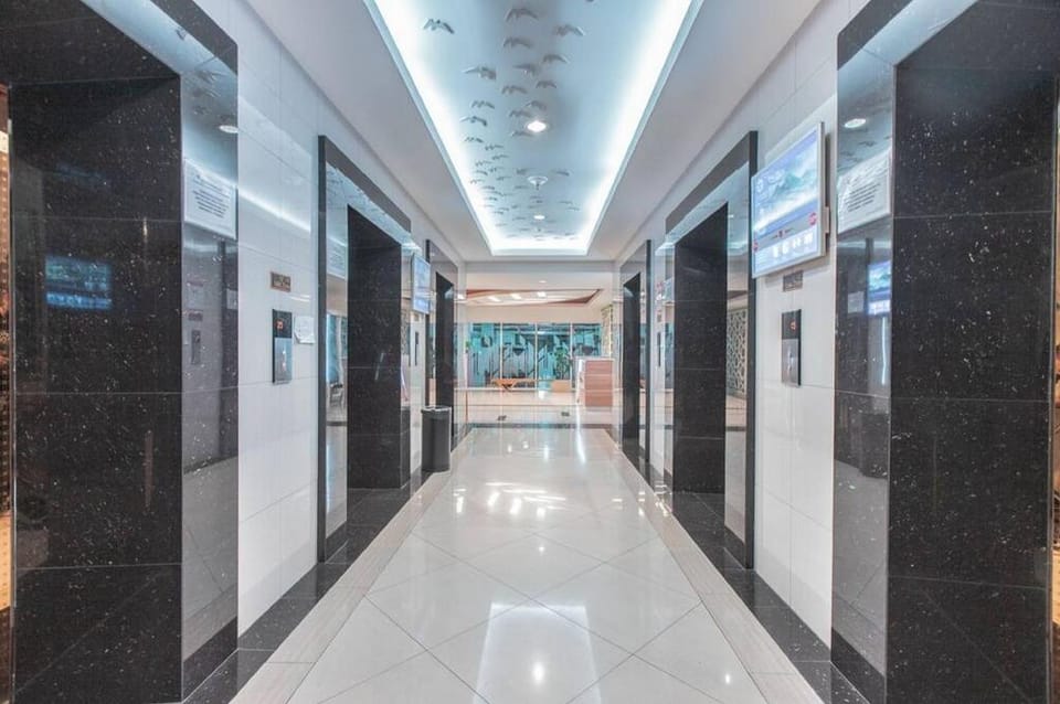 RedLiving Apartemen Grand Kamala Lagoon - Kita Pro Tower Barclay Bed and Breakfast in West Java