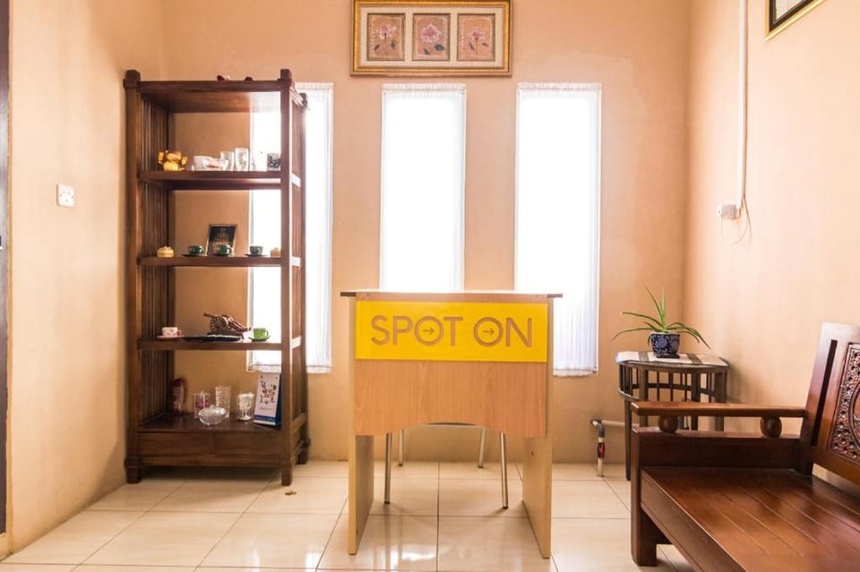 SPOT ON 2755 Zainab Homestay Syariah Hotel in Riau Islands, Indonesia