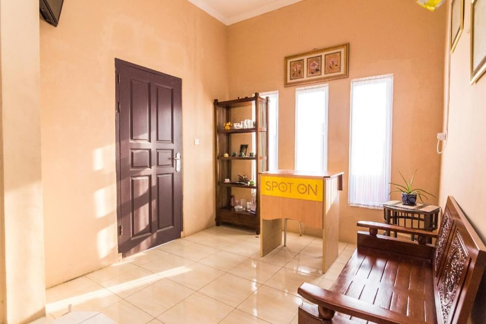 SPOT ON 2755 Zainab Homestay Syariah Hotel in Riau Islands, Indonesia