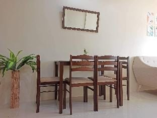 Cozy space! Few walks to Oakridge + Netflix! Apartment in Cebu City