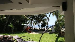 Stylish Beachfront studio with extra bed - B11 Apartment in Mombasa
