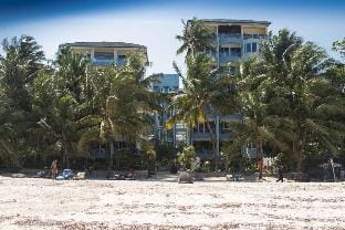 Stylish Beachfront studio with extra bed - B11 Apartment in Mombasa
