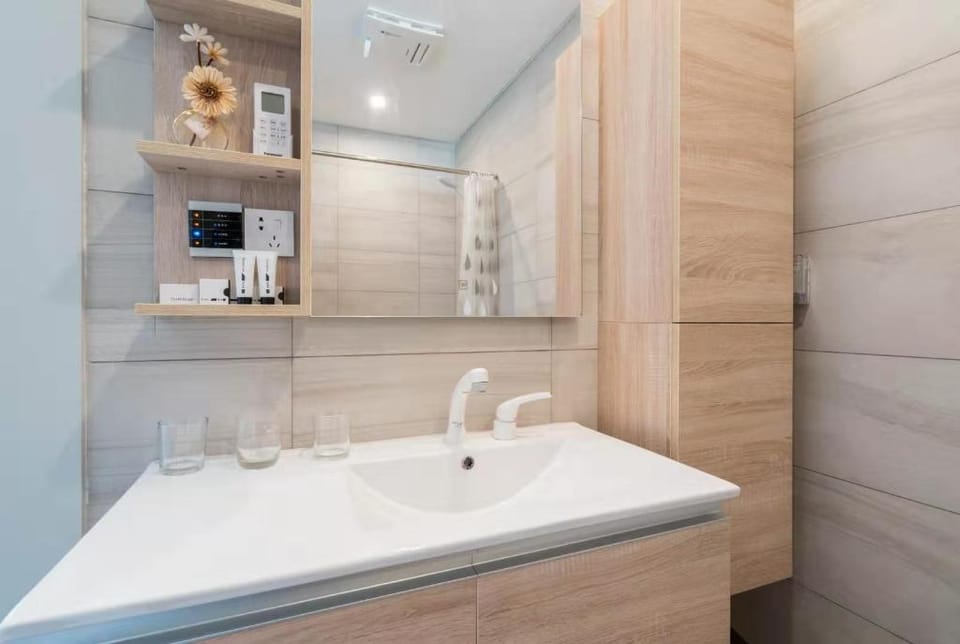 Walk SNIEC 15min Lujiazui/ Bund/Disney[Garden Loft Apartment in Shanghai