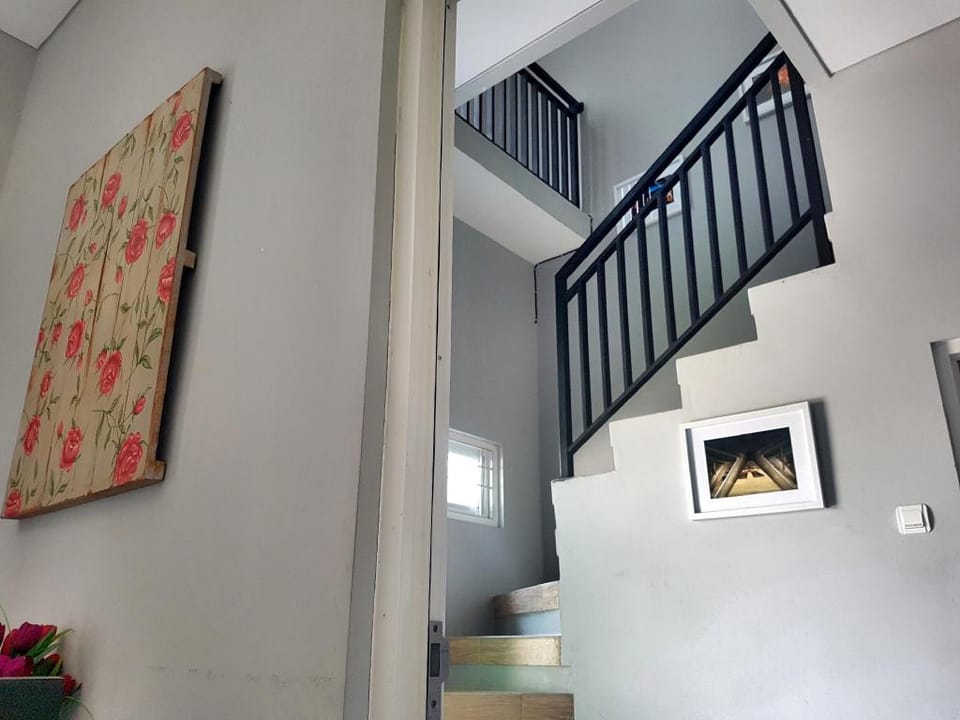 Rumah Lio - 5 Bedrooms + AC for Family & Friends Vacation rental in Yogyakarta