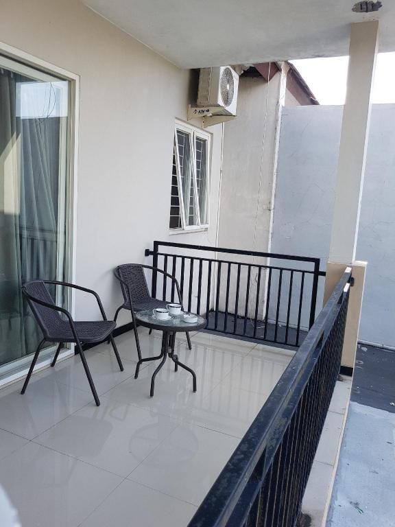 Rumah Lio - 5 Bedrooms + AC for Family & Friends Vacation rental in Yogyakarta