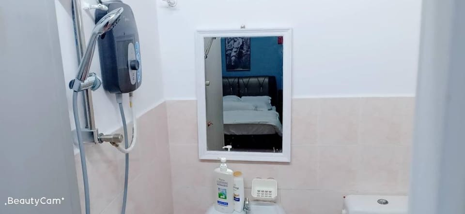 PRIVACY Shoplot Shelf Check In@Room #FREEWIFI#4PAX Vacation rental in Perak