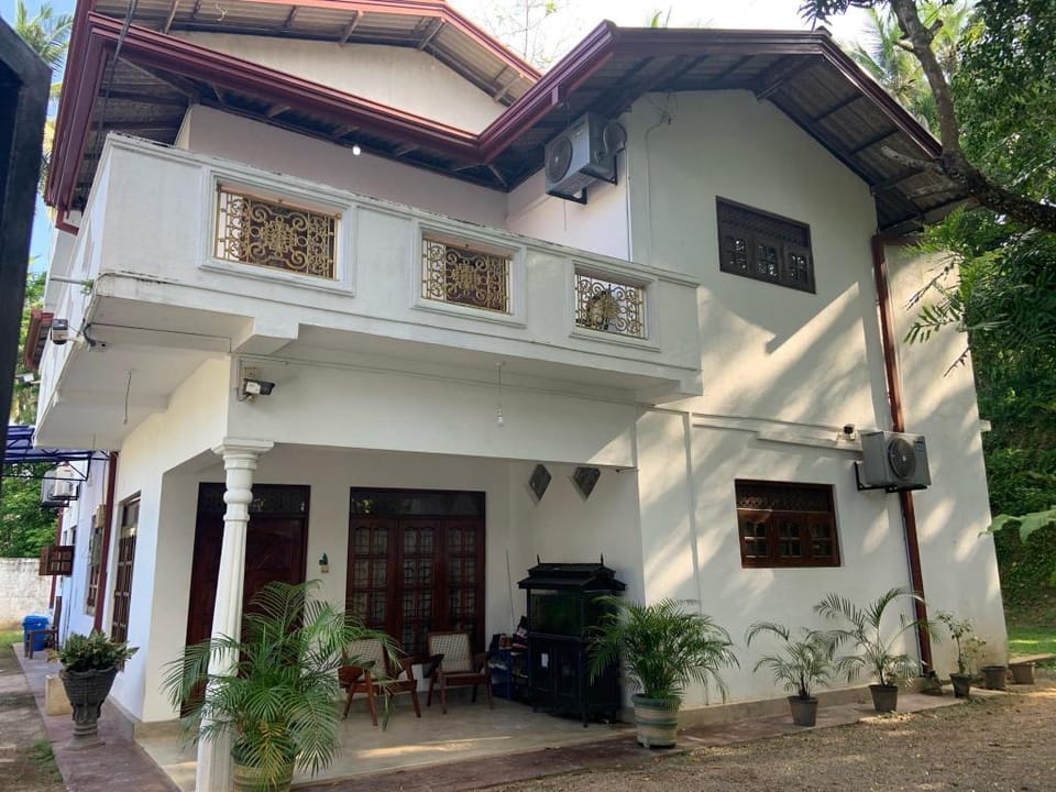 Agmend Holidays - Three Bed Rooms Apartment Apartment in Galle