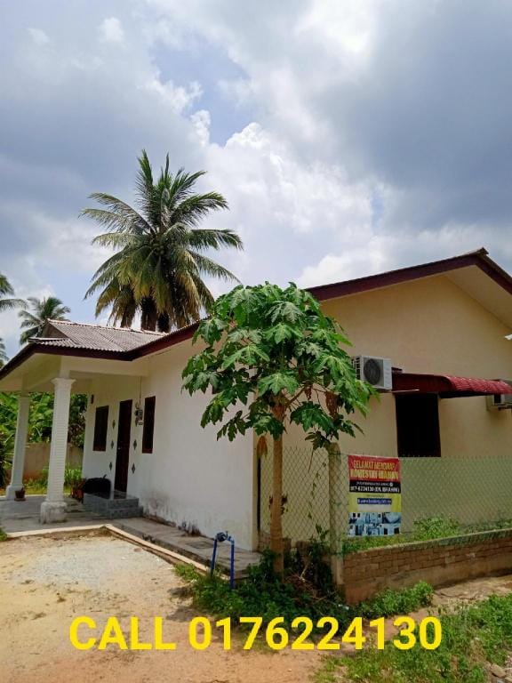 Homestay Idaman K.T. with 2 room A/C + 1 bathroom Vacation rental in Terengganu, Malaysia