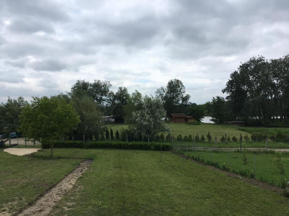 Peaceful equipped guest house with panoramic views Vacation rental in Székesfehérvár
