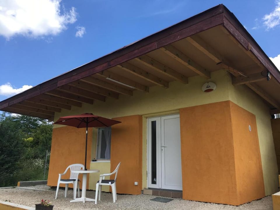 Peaceful equipped guest house with panoramic views Vacation rental in Székesfehérvár