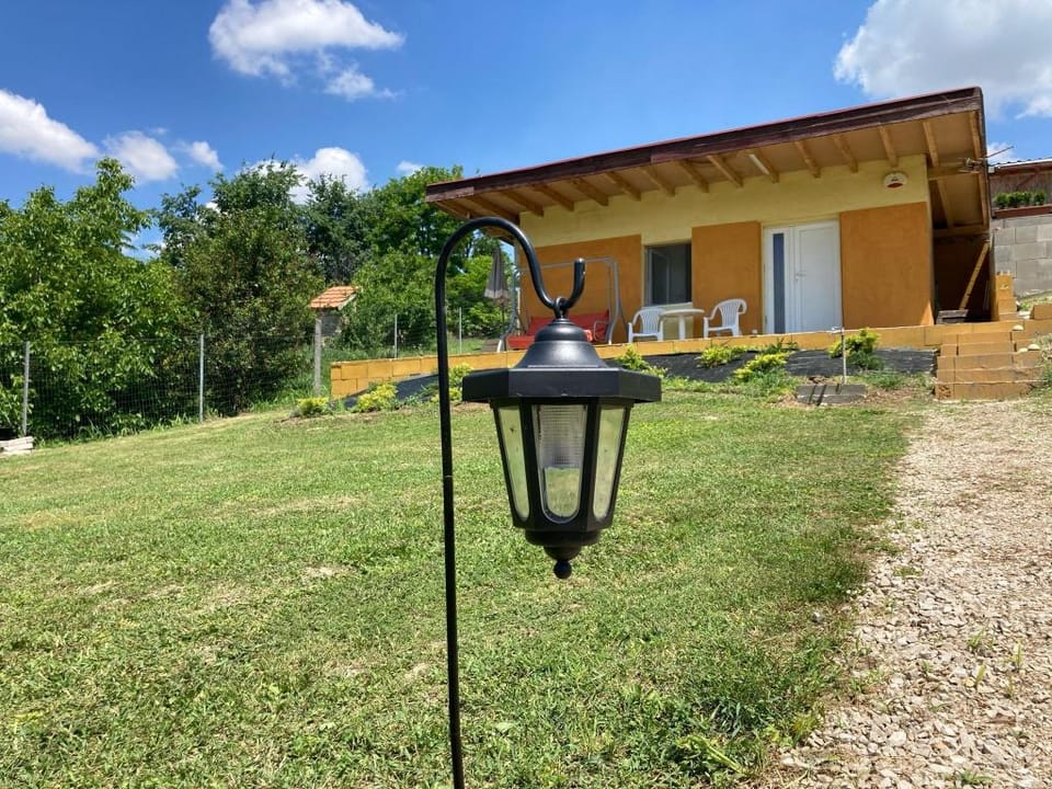 Peaceful equipped guest house with panoramic views Vacation rental in Székesfehérvár