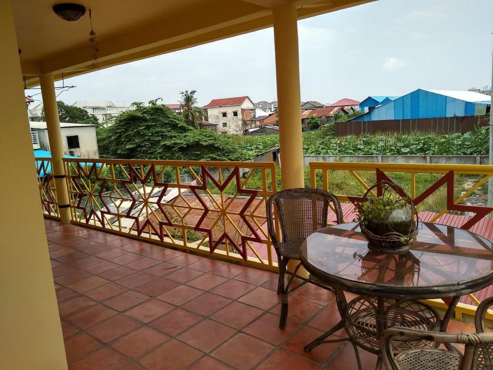Comfortable family villa in suburbian Phnom Penh Villa in Phnom Penh Province