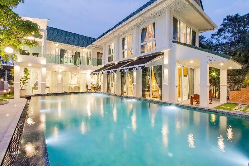 Stylish 2-Villa Combination Villa in Pattaya City