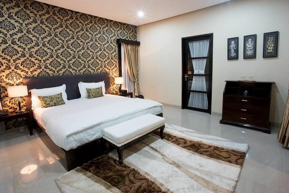Luxury 3 BR Pool Villa at Seminyak Y05A Villa in North Kuta