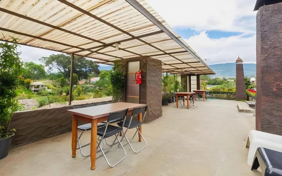 Capital O 2640 Cottage GS Rumah Kayu Syariah Hotel in Parongpong