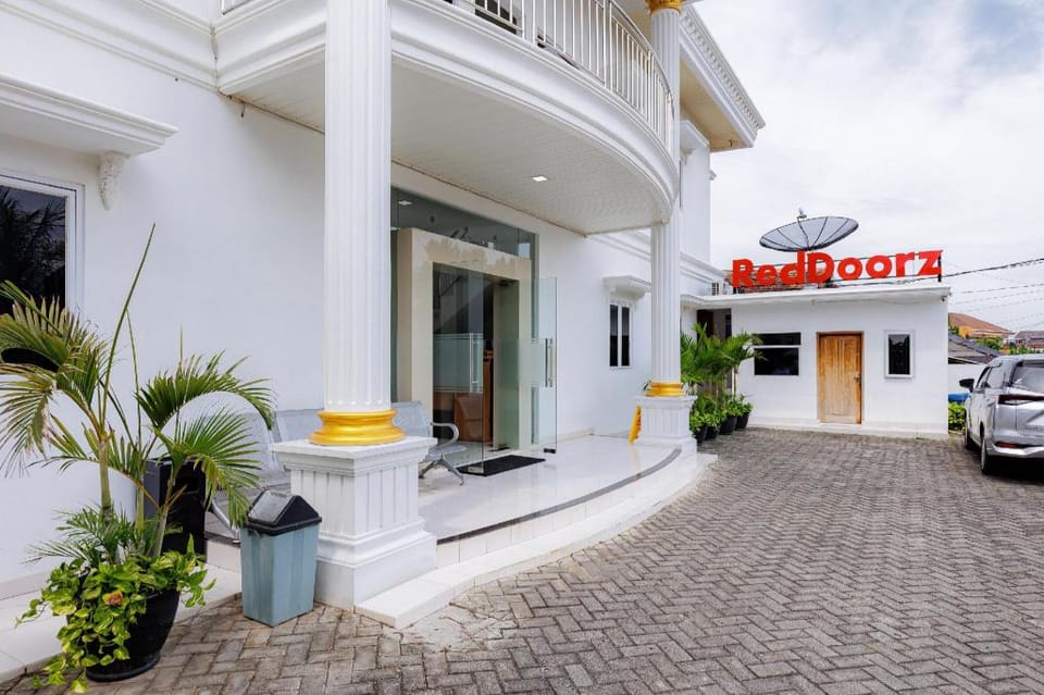 RedDoorz Syariah near Transmart Lampung Bed and Breakfast in Indonesia