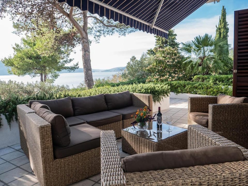 Luxury Villa on the Beach w./ sunny Garden,Parking Villa in Šibenik-Knin County, Croatia