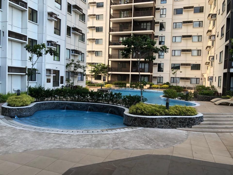 Serin Tagaytay 2BR Huge Balcony TAAL View+Netflix Vacation rental in Tagaytay