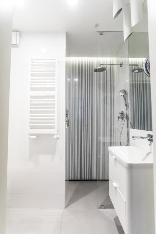 Magnificent Renovated Historical Flat, City Center Apartment in Warsaw