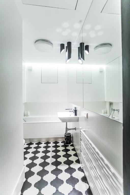 Magnificent Renovated Historical Flat, City Center Apartment in Warsaw
