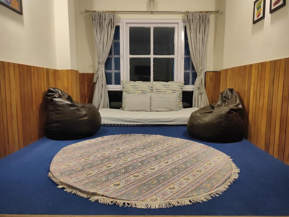 Curve Villa - Valley View Apartment in Shimla