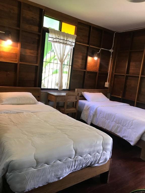 Tranquil wooden home | big garden Vacation rental in Chiang Mai