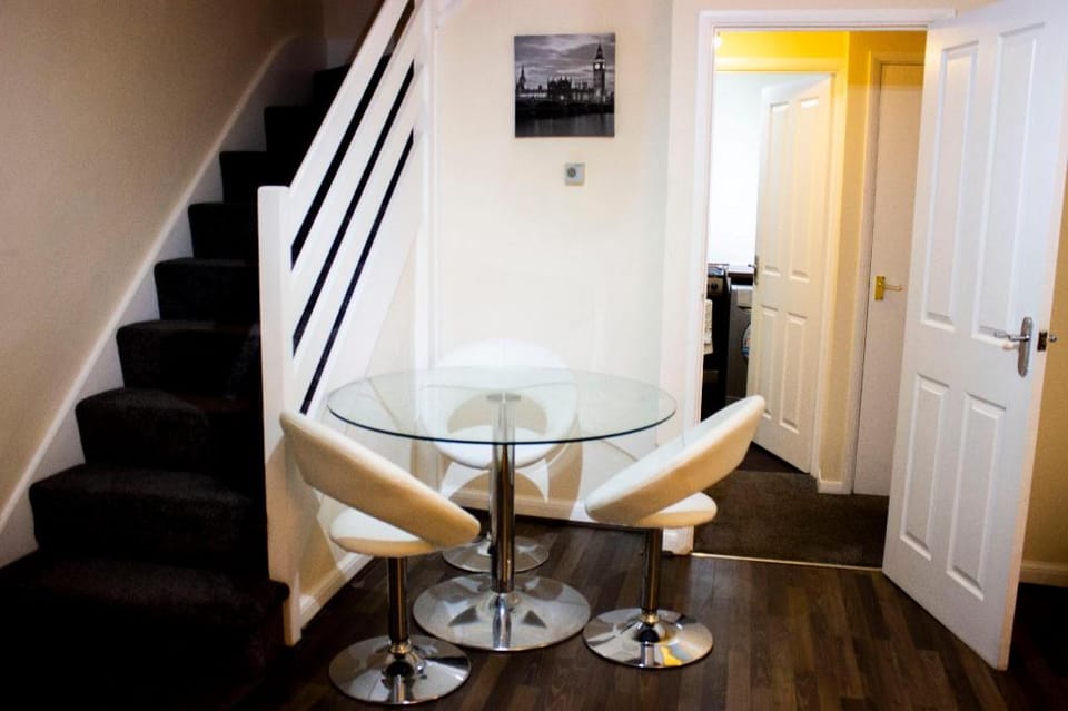 Cosy 2 bedroom house in Kempston,Bedford city Vacation rental in Bedford