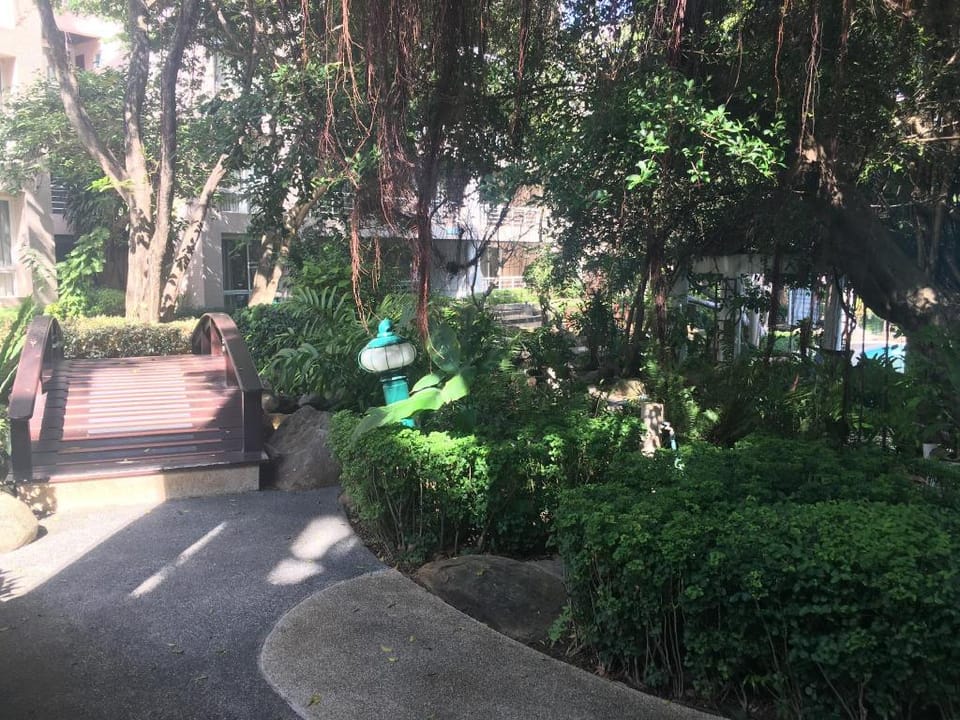 Large 3 bed/3 bath beachfront apt with large pool Apartment in Nong Kae