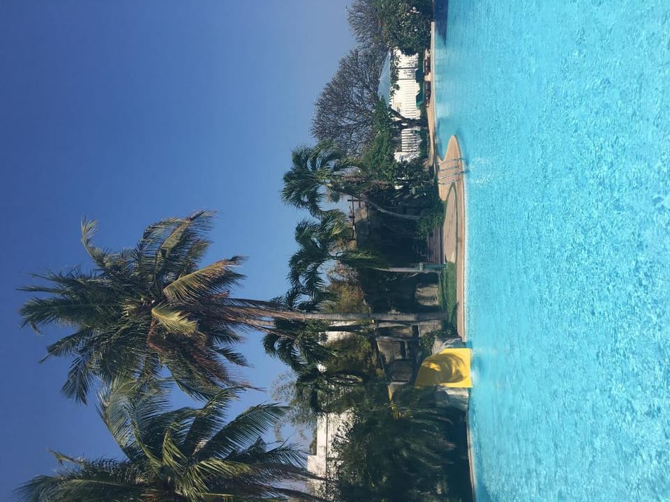Large 3 bed/3 bath beachfront apt with large pool Apartment in Nong Kae