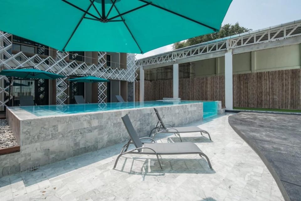 Yanud Residence pool view room4 Apartment in Phuket