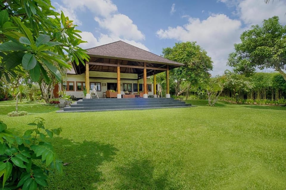 Luxury 6 BR Pool Villa #Z235 Villa in Sukawati
