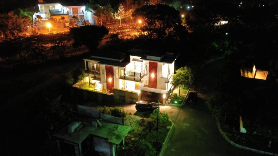 Saviour Modern Villa near Dreamland Beach Villa in Kuta