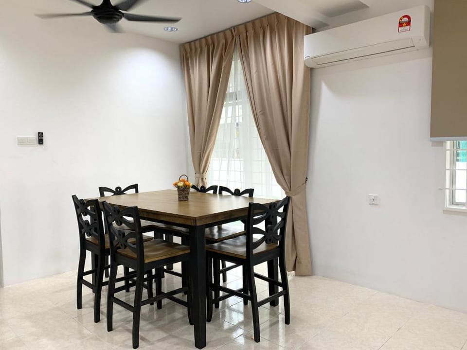 Cozy L1 Villa | 5mins to Town | Quiet, 4BR, 15pax Vacation rental in Kedah