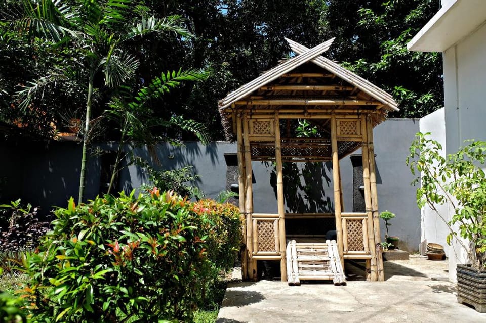 SPOT ON 2845 La Reso Homestay Syariah Vacation rental in Indonesia