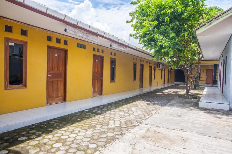 SPOT ON 2830 Azka Guest House Syariah Hotel in Indonesia