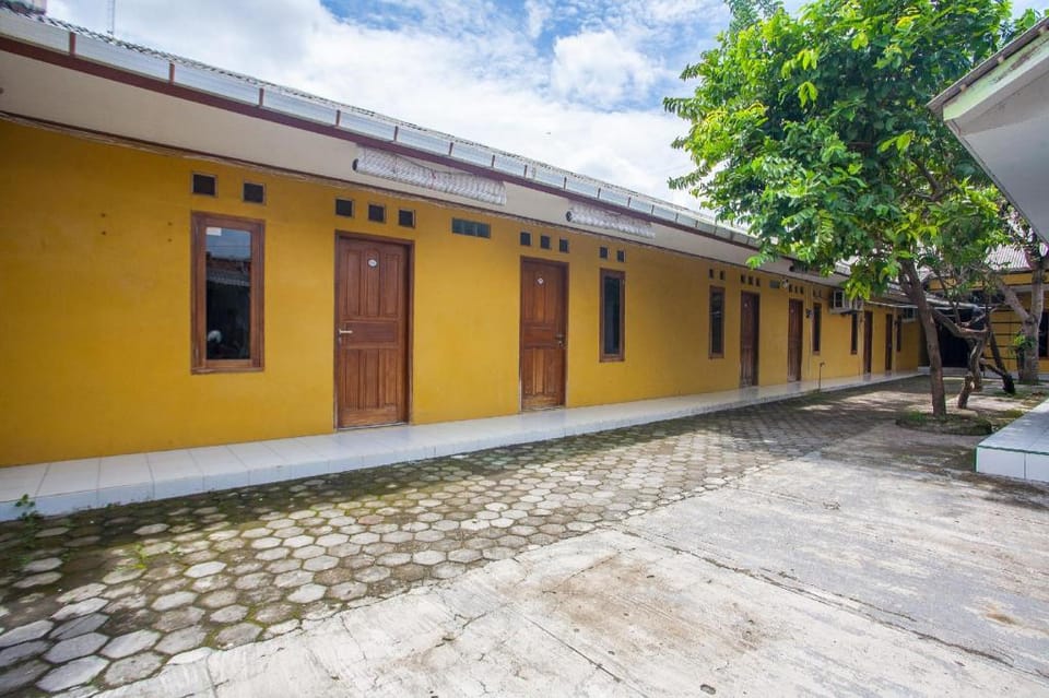 SPOT ON 2830 Azka Guest House Syariah Hotel in Indonesia