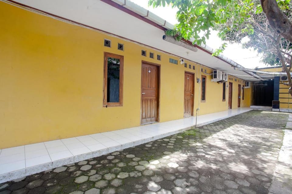 SPOT ON 2830 Azka Guest House Syariah Hotel in Indonesia