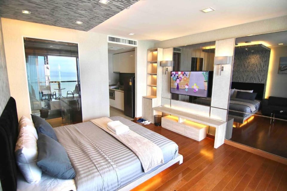 Luxury & Private Beachfront Pattaya. Vacation rental in Pattaya City